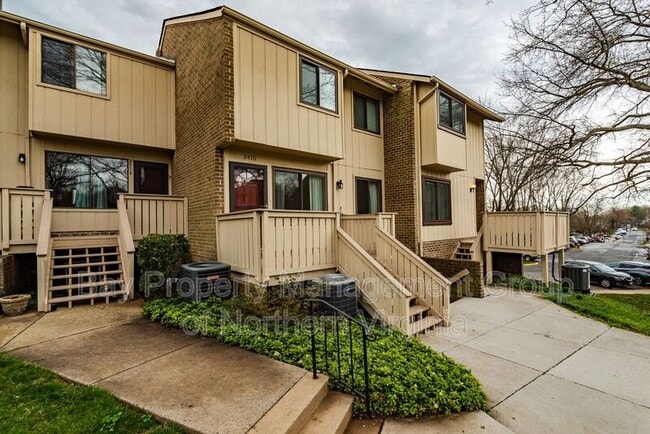 Photo - 2476 Glengyle Dr