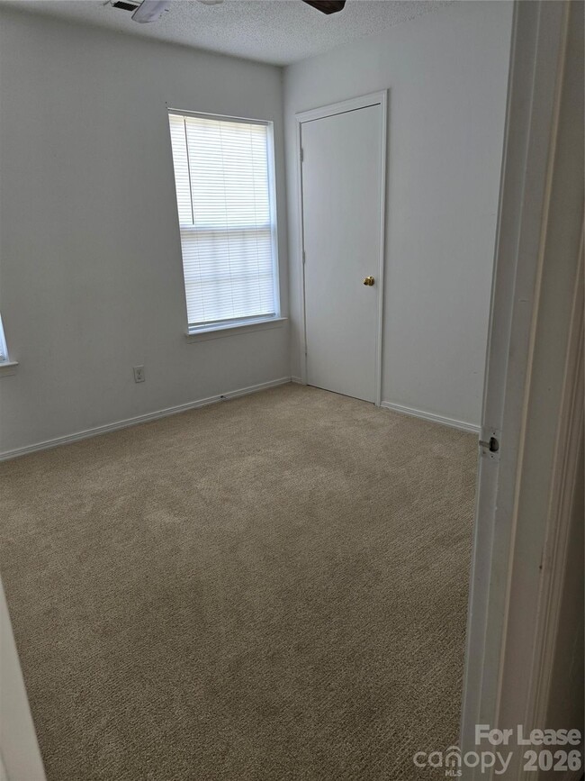 Photo - 3073 Parade Ln SW