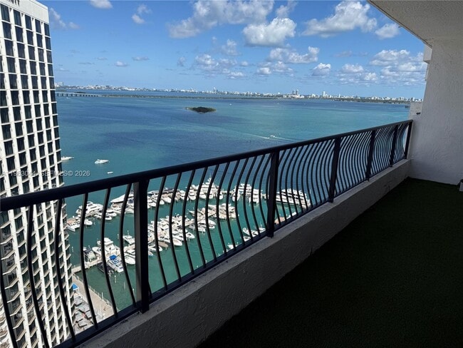 Building Photo - 555 NE 15th St Unit 29G