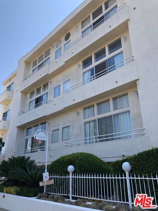 Photo - 10432 Eastborne Ave Unidad 304