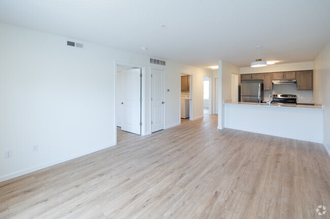 2BD, 1BA - 1,000SF - Living Room