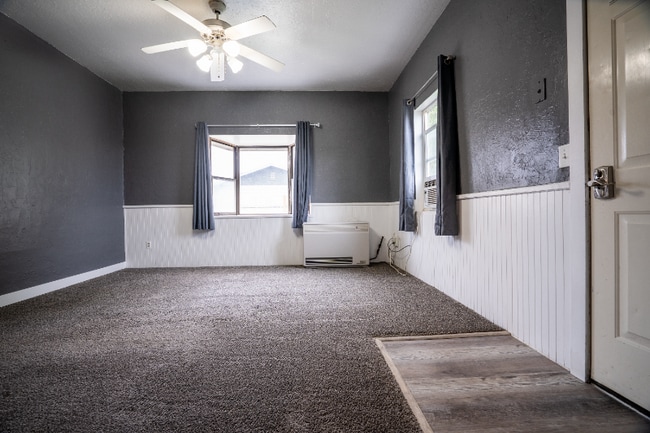 Photo - 41 Riverside Rd S