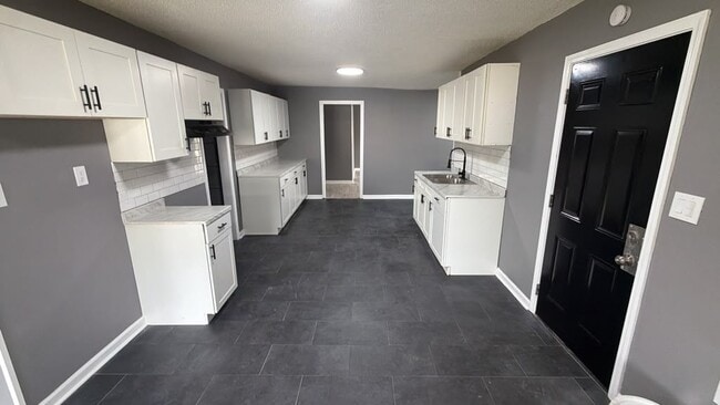 Photo - 2530 Rozelle St