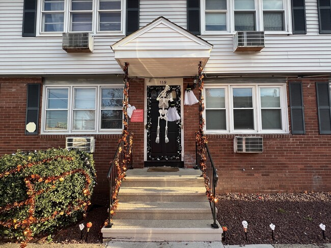 Building Photo - 119 Frederick St Unit APT 2R