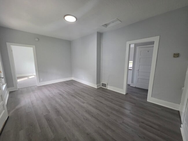 Photo - Kent 1 Bedroom 1 Bath (Upstairs Apartment)