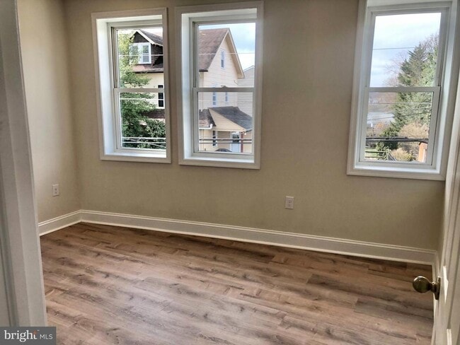 Building Photo - 137 E Spring Ave Rental