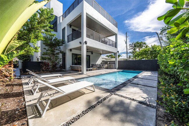 Photo - 3320 NE 17th St