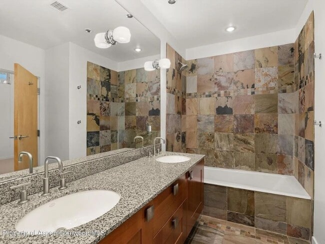 Photo - 231 Robinson St Unit 226