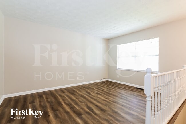 Photo - 568 Dixon Rd