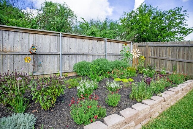 Building Photo - 2110 Timberline Ct