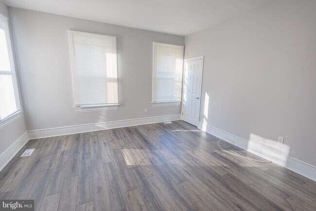 Photo - 34 Delsea Dr S