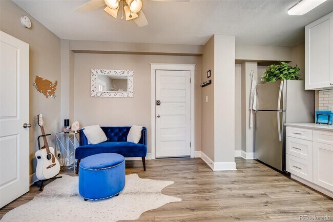 Living Room - 215 E 11th Ave Apartments Unit B4