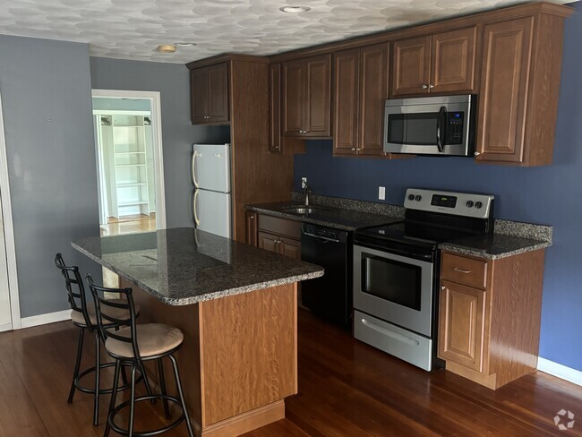 Building Photo - 11 Harris Ave Unit B Rental