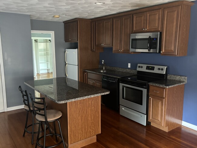 Building Photo - 11 Harris Ave Unit B Rental