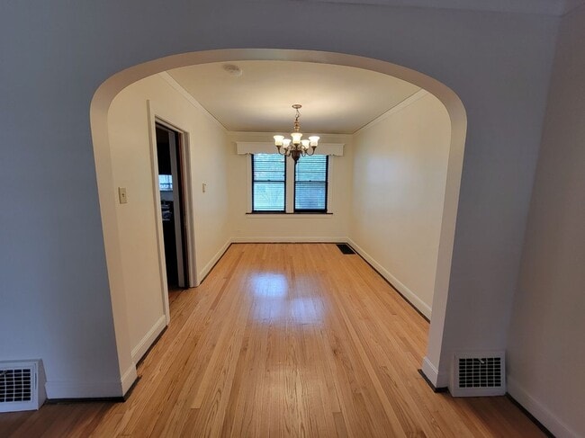 Photo - 10529 S Eberhart Ave