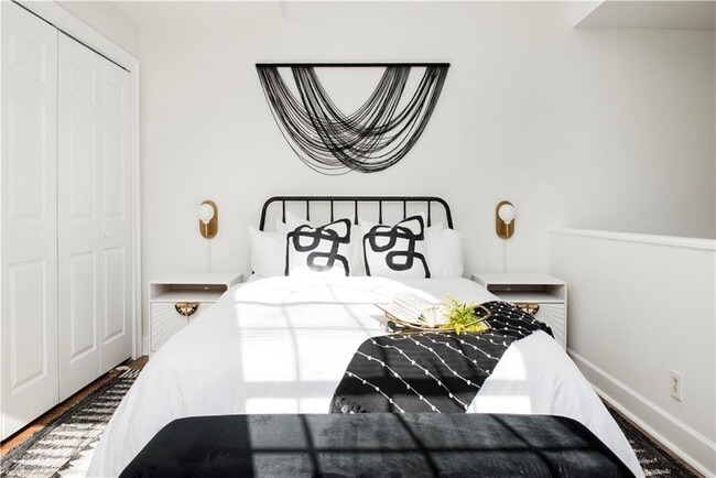 Photo - 935 Greenwood Ave NE