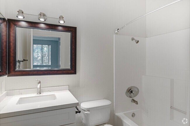 2BR, 2BA - 920SF