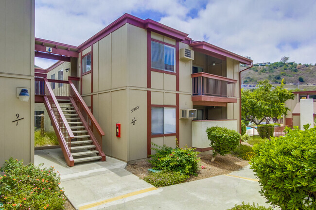 Building Photo - Spacious 3 Bedroom Condo Available for Mov...