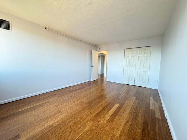 Photo - 1731 Beacon St Unidad 809