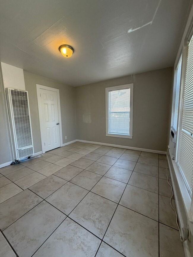 741 Mariposa Ave