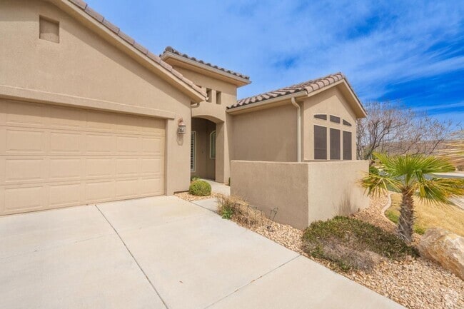 Building Photo - Bright & Beautiful 2 Bedroom Home in Sun R...