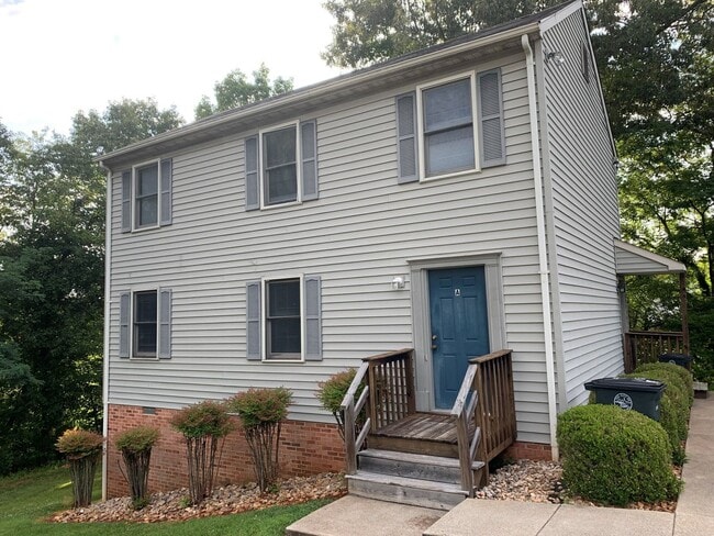 Building Photo - 5824-5824 Raiford Cir Unit 5822B