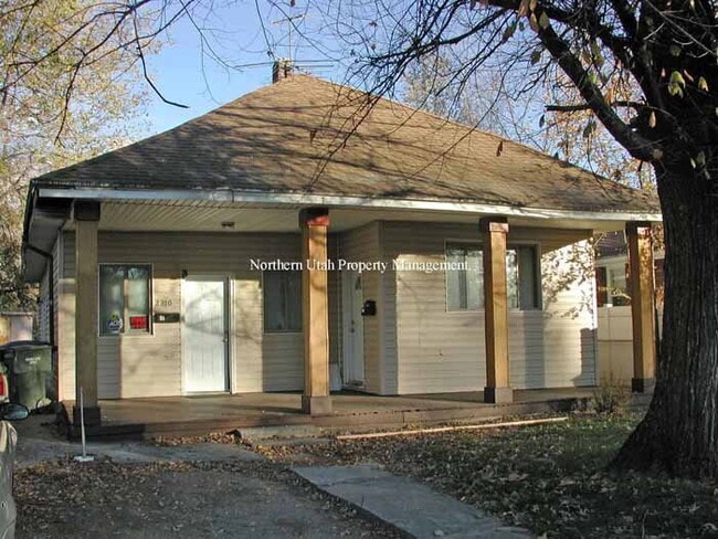 Building Photo - 1 Bed, 1 Bath, New Carpet Unit 2