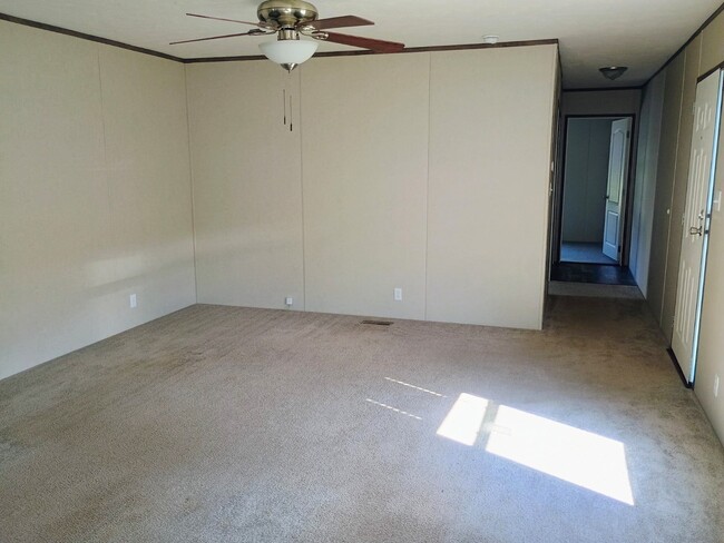 Photo - 1006 Ashley Way