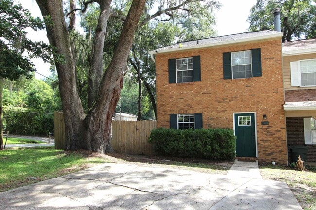 Building Photo - 2401 Gregory Dr Rental