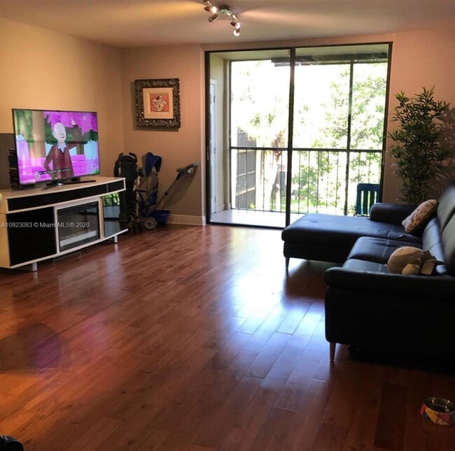 Photo - 8625 NW 8th St Unidad 317