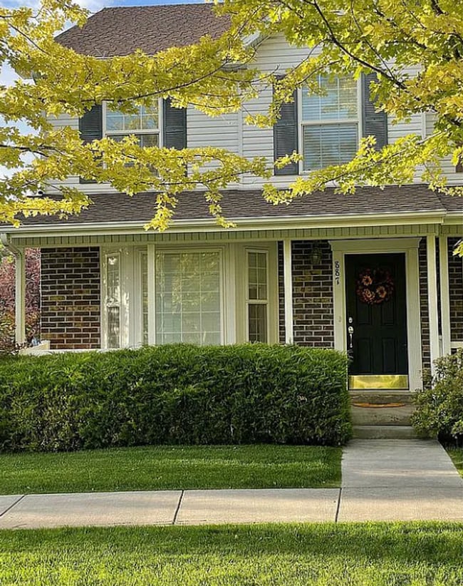 Building Photo - 3 bedroom Parkside Townhome!