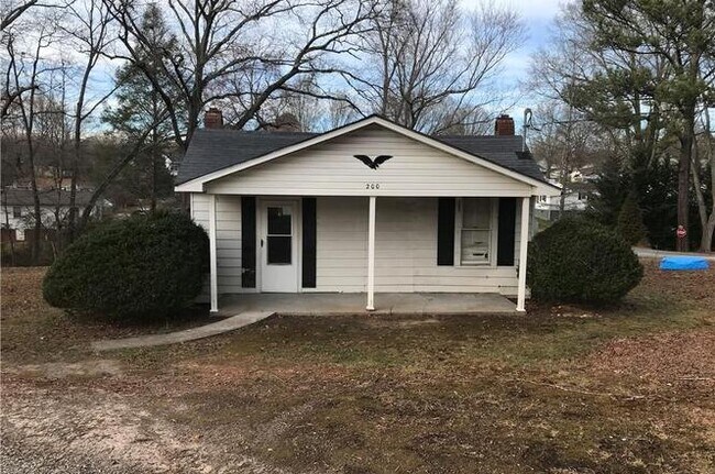 Photo - 200 Haywood St