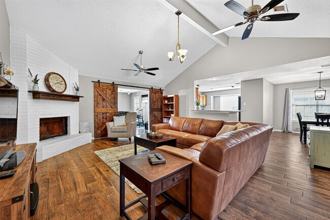 Photo - 930 Holly Hall Dr