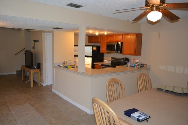 Photo - 973 Whitman Dr