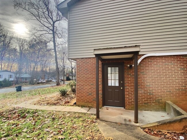 Photo - 1326 Oak Tree Ln