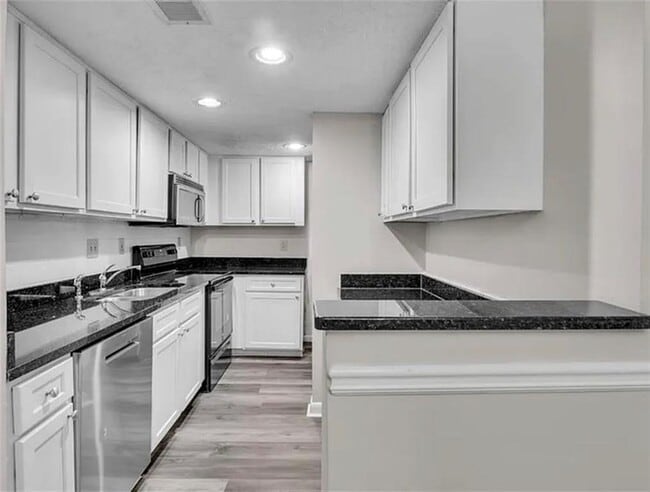 Building Photo - 6900 Roswell Rd Unit 10Q