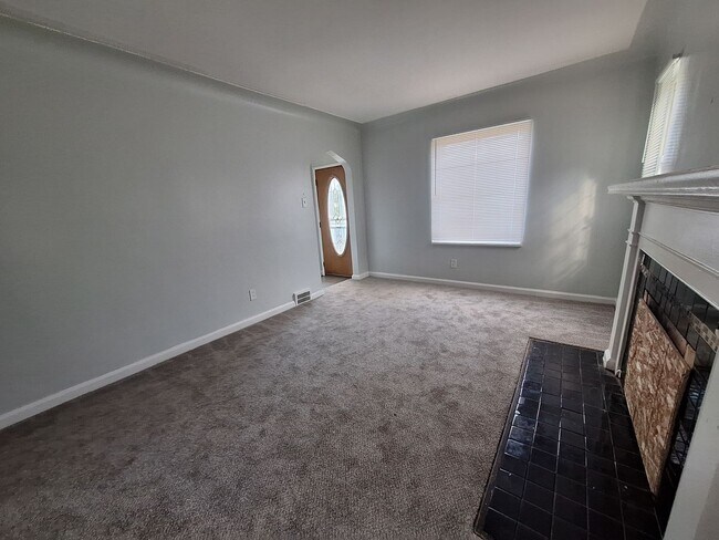 Photo - 11243 Roxbury St