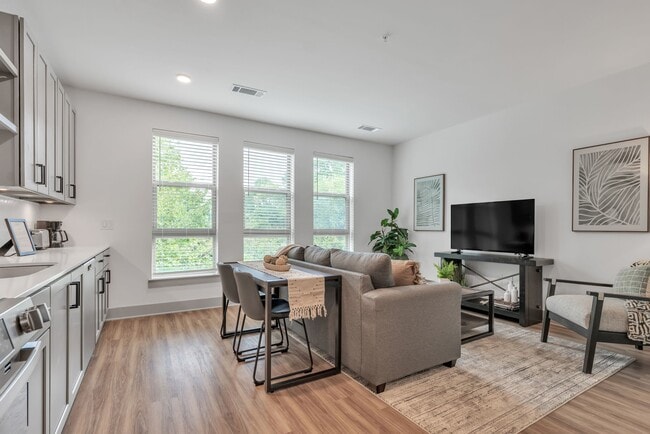 Photo - South and Hollis