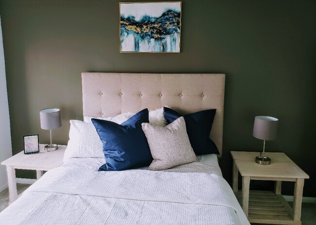 Building Photo - 628 William St