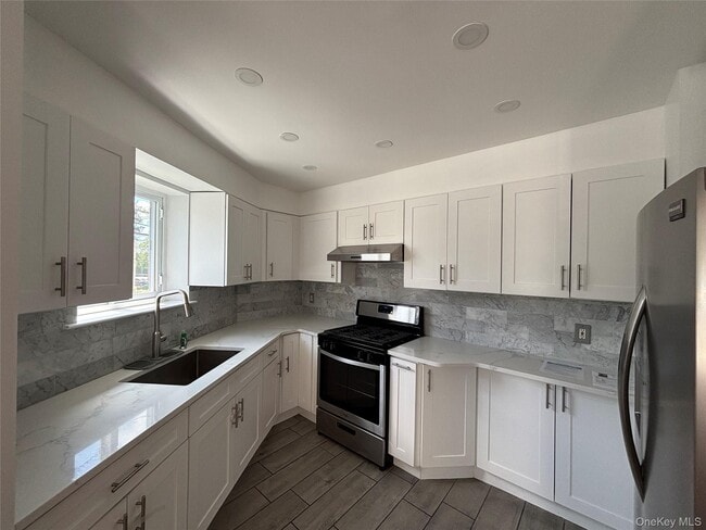 Building Photo - 65-07 Jay Ave Unit 1