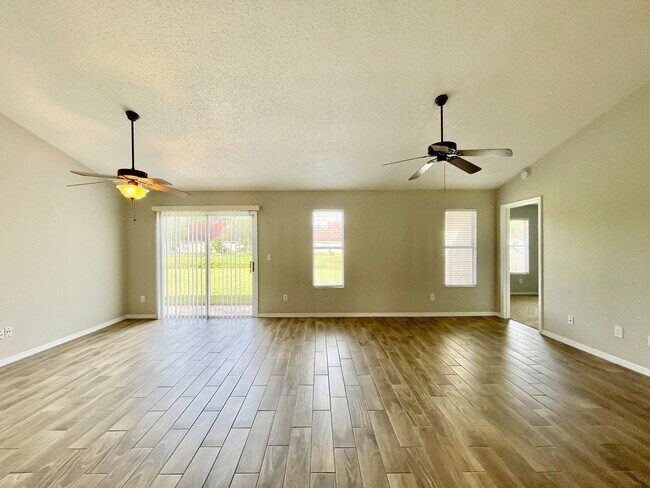 Photo - Cute 4/2 WEDGEFIELD HOME IN GOLF COURSE COMMUNITY