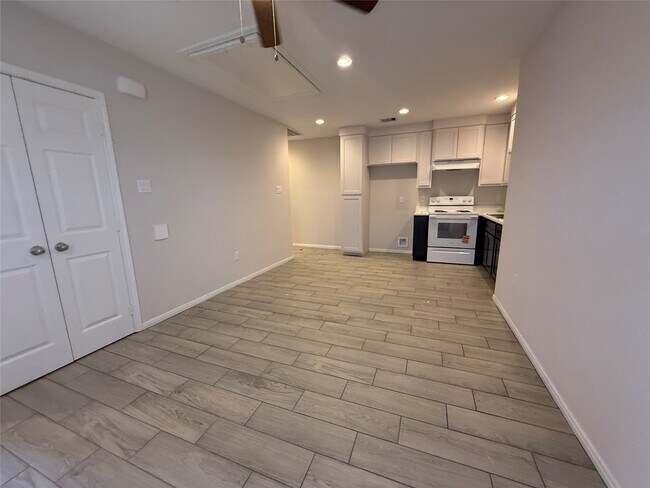 Photo - 5530 Hillman St