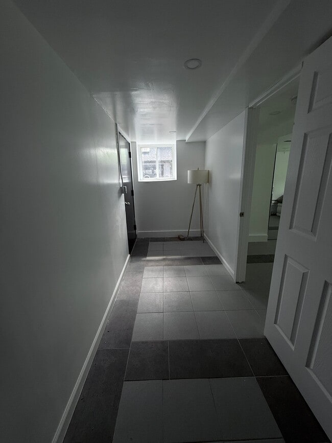 Photo - 150 S 6th Ave Unidad basement