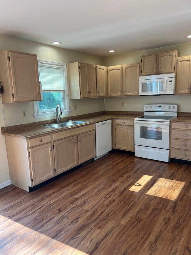 Building Photo - 1520 Tussey Ct