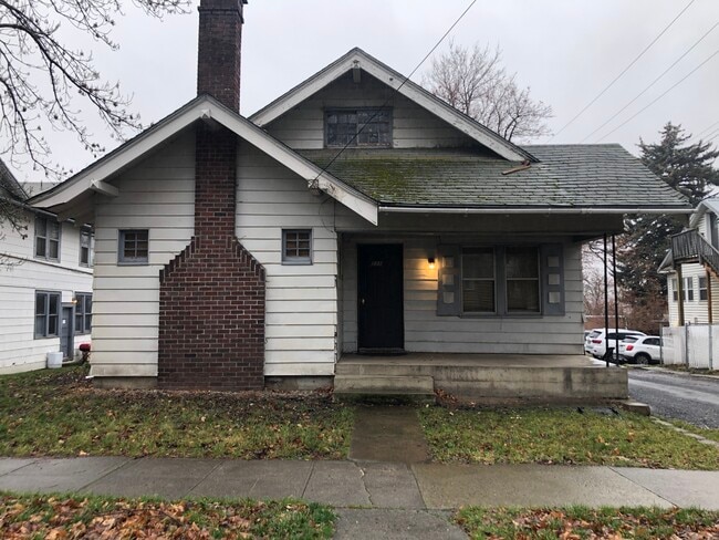 Building Photo - 325 NE Spaulding St Rental