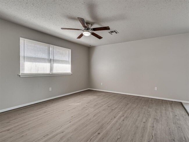 Photo - 1525 McGregor Dr