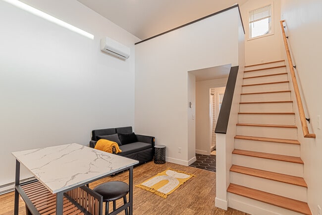 Photo - 308 10th St N