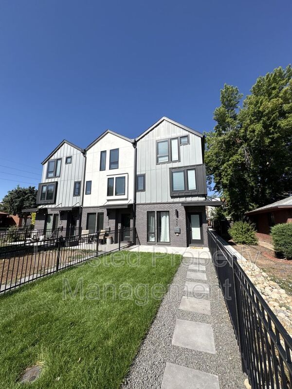 Photo - 1405 Yates St