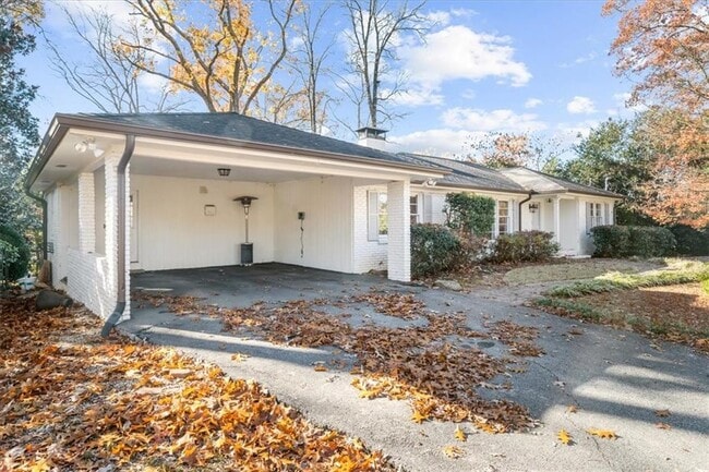 525 Timber Valley Rd NE