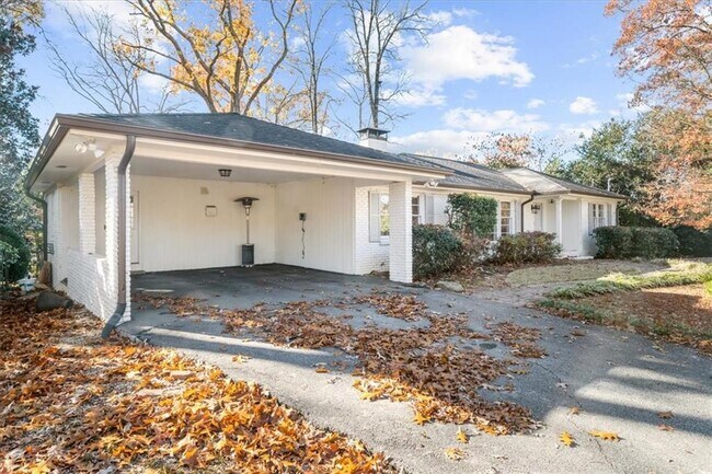 Photo - 525 Timber Valley Rd NE
